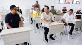 Menteri Koordinator Bidang Infrastruktur dan Pembangunan Kewilayahan, Agus Harimurti Yudhoyono (AHY), meninjau progres pembangunan Sekolah Rakyat Terintegrasi II di Kota Medan, Sabtu (4/7).