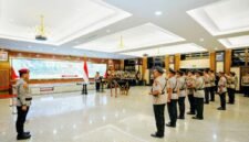 Foto: Kepala Kepolisian Negara Republik Indonesia (Kapolri) memimpin langsung upacara serah terima jabatan (sertijab) enam Kepala Kepolisian Daerah (Kapolda) di jajaran Polri yang berlangsung di Rupattama Mabes Polri, Jakarta, Sabtu (4/7/2026). (Dok-Istimewa)