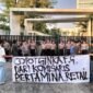 Foto: Sejumlah mahasiswa yang mengatasnamakan Gerakan Mahasiswa Se-Nusantara menggelar aksi unjuk rasa di depan Kantor Pusat PT Pertamina (Persero), Gambir, Jakarta Pusat, Senin (6/7/2026).
