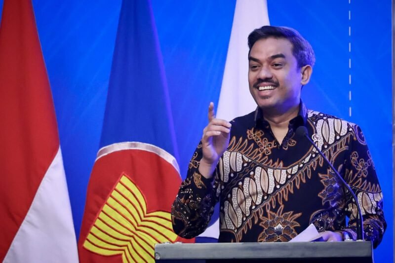 Kementerian Usaha Mikro, Kecil, dan Menengah (UMKM) memperkuat komitmennya mendorong pemanfaatan teknologi kecerdasan artifisial (Artificial Intelligence/AI) secara lebih inklusif guna meningkatkan produktivitas, efisiensi, dan daya saing pelaku UMKM di Indonesia.