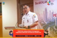 Foto: Wali Kota Administrasi Jakarta Pusat, Arifin, membuka kegiatan Peningkatan Kapasitas Sumber Daya Manusia (SDM) dan Pembinaan Satuan Perlindungan Masyarakat (Satlinmas) Provinsi DKI Jakarta di Ruang Serbaguna Utama Kantor Wali Kota Jakarta Pusat, Rabu (9/7).