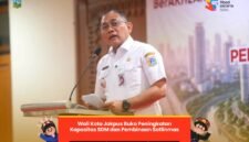 Foto: Wali Kota Administrasi Jakarta Pusat, Arifin, membuka kegiatan Peningkatan Kapasitas Sumber Daya Manusia (SDM) dan Pembinaan Satuan Perlindungan Masyarakat (Satlinmas) Provinsi DKI Jakarta di Ruang Serbaguna Utama Kantor Wali Kota Jakarta Pusat, Rabu (9/7).