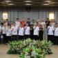 Foto: Wali Kota Administrasi Jakarta Selatan Syafrin Liputo berfoto bersama jajaran Pemerintah Kota Administrasi Jakarta Selatan dan para insan media usai menggelar silaturahmi serta dialog di Ruang Pola Blok B/C Lantai III, Kantor Wali Kota Jakarta Selatan, Rabu (8/7/2026).