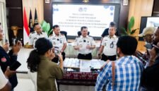 Kantor Imigrasi Kelas I TPI Kupang memeriksa 16 warga negara (WN) Uzbekistan yang ditemukan di Kabupaten Alor, Nusa Tenggara Timur (NTT), setelah diduga melakukan pelanggaran keimigrasian dan terindikasi hendak menuju Australia melalui jalur ilegal.