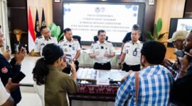 Kantor Imigrasi Kelas I TPI Kupang memeriksa 16 warga negara (WN) Uzbekistan yang ditemukan di Kabupaten Alor, Nusa Tenggara Timur (NTT), setelah diduga melakukan pelanggaran keimigrasian dan terindikasi hendak menuju Australia melalui jalur ilegal.