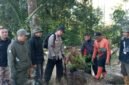 Foto: Perum Perhutani KPH Bandung Utara bersama BPBD Kabupaten Subang, jajaran BKPH Cisalak, Polisi Kehutanan, dan LMDH Sangkuriang melaksanakan aksi penanaman 50 bibit pohon jenis damar, pinus, dan rasamala di kawasan wisata Great Panorama Lodge and Camp, Catang Angkong, Senin (13/7/2026).