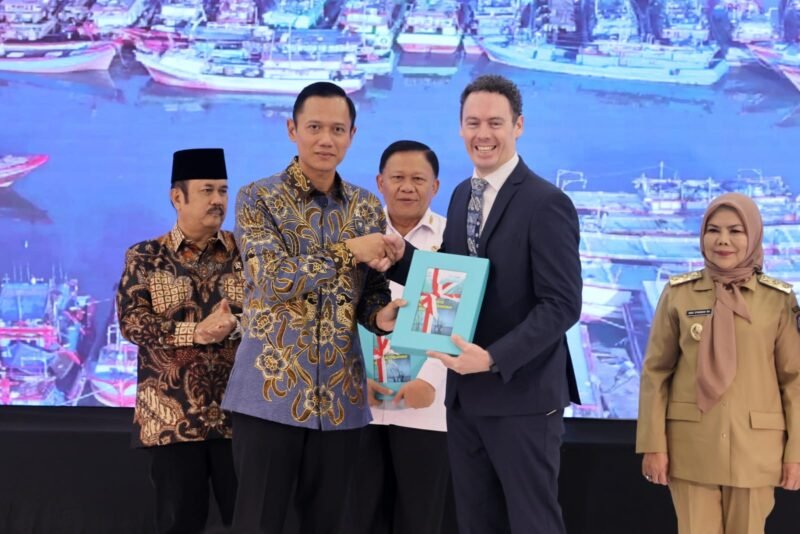 Menteri Koordinator Bidang Infrastruktur dan Pembangunan Kewilayahan Agus Harimurti Yudhoyono (AHY) menegaskan kenaikan muka air laut tidak lagi dapat dipandang hanya sebagai persoalan pembangunan infrastruktur.