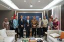 Menteri Perdagangan Budi Santoso atau Mendag Busan mendorong pelaku industri padat karya berorientasi ekspor untuk memanfaatkan berbagai perjanjian dagang yang dimiliki Indonesia guna memperluas akses pasar internasional.