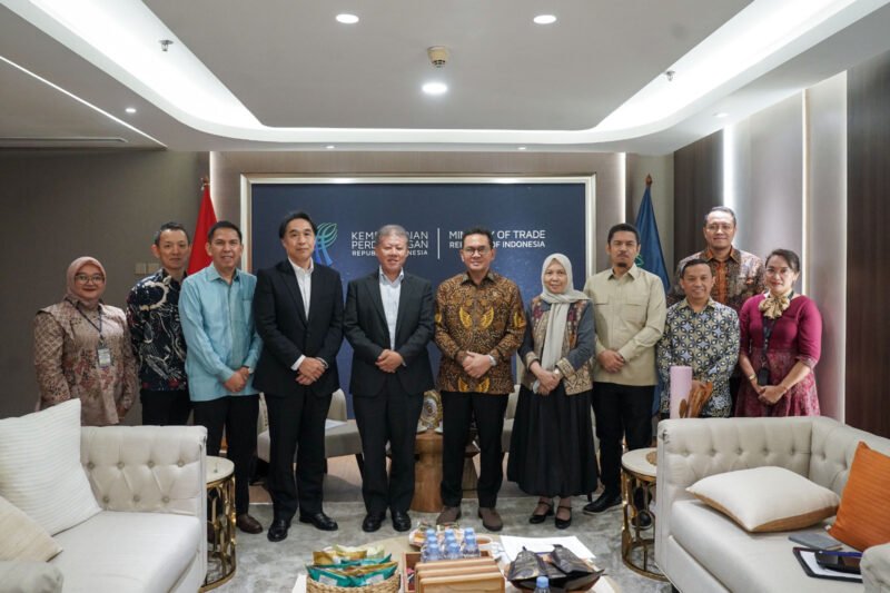 Menteri Perdagangan Budi Santoso atau Mendag Busan mendorong pelaku industri padat karya berorientasi ekspor untuk memanfaatkan berbagai perjanjian dagang yang dimiliki Indonesia guna memperluas akses pasar internasional.