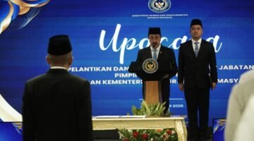 Menteri Imigrasi dan Pemasyarakatan Agus Andrianto melantik Rudi Setiawan sebagai Inspektur Jenderal (Irjen) Kementerian Imigrasi dan Pemasyarakatan (Kemenimipas) di Aula Jusuf Adiwinata, Gedung Kemenimipas, Jakarta, Kamis (16/7).