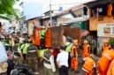 Pemerintah Kota Administrasi Jakarta Pusat mulai mengembalikan fungsi jalur hijau di kawasan Jati Pinggir, Kelurahan Petamburan, Kecamatan Tanah Abang, melalui pembongkaran bangunan nonhunian yang berdiri di sempadan Sungai Banjir Kanal Barat (BKB), Rabu (22/7/2026)