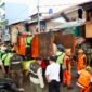 Pemerintah Kota Administrasi Jakarta Pusat mulai mengembalikan fungsi jalur hijau di kawasan Jati Pinggir, Kelurahan Petamburan, Kecamatan Tanah Abang, melalui pembongkaran bangunan nonhunian yang berdiri di sempadan Sungai Banjir Kanal Barat (BKB), Rabu (22/7/2026)