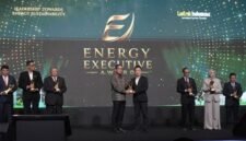 Foto: Executive Director PT CCEPC Environment Protection and Energy Comprehensive Utilization Indonesia (CCEPC Indonesia), Gao Hai (tengah kanan), menerima Energy Executive Award 2026.