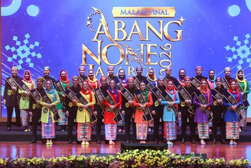 Abang Kevin dan None Dhita resmi dinobatkan sebagai Abang dan None Jakarta Pusat Tahun 2026 pada malam final yang digelar di Teater Besar Taman Ismail Marzuki (TIM), Cikini, Menteng, Jakarta Pusat, Kamis (23/7).