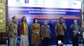 Kementerian Hukum (Kemenkum) meluncurkan pelatihan terpadu bagi aparatur penegak hukum (APH), petugas penanganan perkara, pemberi bantuan hukum, hingga paralegal untuk memperkuat implementasi Kitab Undang-Undang Hukum Pidana (KUHP) dan Kitab Undang-Undang Hukum Acara Pidana (KUHAP) yang baru, khususnya dalam penanganan perkara yang melibatkan kelompok rentan.