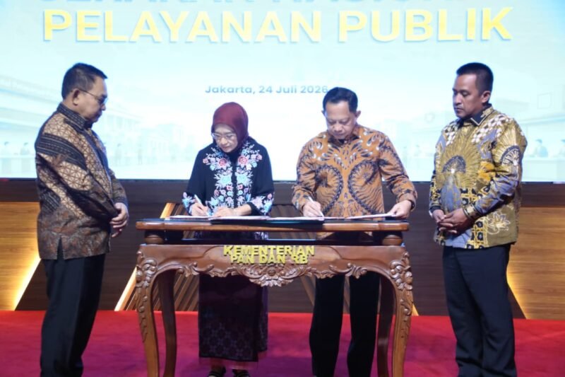 Menteri Dalam Negeri (Mendagri) Muhammad Tito Karnavian menegaskan, kualitas pelayanan publik menjadi salah satu kunci kemampuan sebuah negara untuk bertahan. Karena itu, seluruh aparatur pemerintah, baik di tingkat pusat maupun daerah, perlu terus memperkuat kualitas pelayanan kepada masyarakat.