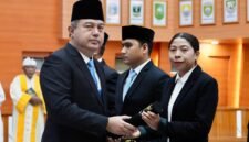 Sekretaris Jenderal (Sekjen) Kementerian Dalam Negeri (Kemendagri) Tomsi Tohir meminta aparatur sipil negara (ASN), terutama pejabat administrator, pengawas, dan fungsional yang baru dilantik, untuk meninggalkan pola kerja yang hanya mengulang rutinitas.