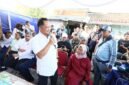 Menteri Dalam Negeri (Mendagri) Muhammad Tito Karnavian meninjau pelaksanaan Program Bantuan Stimulan Perumahan Swadaya (BSPS) di Desa Cilampeni, Kecamatan Ketapang,