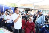 Menteri Dalam Negeri (Mendagri) Muhammad Tito Karnavian meninjau pelaksanaan Program Bantuan Stimulan Perumahan Swadaya (BSPS) di Desa Cilampeni, Kecamatan Ketapang,