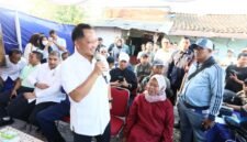 Menteri Dalam Negeri (Mendagri) Muhammad Tito Karnavian meninjau pelaksanaan Program Bantuan Stimulan Perumahan Swadaya (BSPS) di Desa Cilampeni, Kecamatan Ketapang,