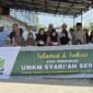 Foto: Ketua Dewan UMKM Sergai Budi, SE bersama pengurus, tokoh masyarakat, tokoh agama, dan puluhan anak yatim berfoto bersama usai peresmian Gerai UMKM Syariah Sergai di Jalan Negara Km 59, Desa Firdaus, Kabupaten Serdang Bedagai, Jumat (24/7/2026).