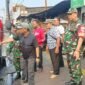 Foto: Petugas gabungan meninjau lokasi kebakaran rumah di Jalan Pangeran TB Angke, Gang Masjid 1, RT 01/RW 05, Kelurahan Angke, Kecamatan Tambora, Jakarta Barat, Sabtu (25/7/2026).