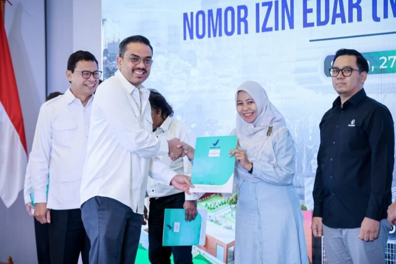 Kementerian Usaha Mikro, Kecil, dan Menengah (UMKM) bersama Badan Pengawas Obat dan Makanan (BPOM) meluncurkan program SAPA SEMESTA UMK Pangan Olahan untuk mempercepat akses perizinan dan sertifikasi bagi pelaku usaha mikro dan kecil (UMK) di sektor pangan olahan.