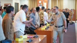 Wali Kota Administrasi Jakarta Pusat, Arifin, memimpin rapat koordinasi lintas sektor guna memperkuat upaya pemberantasan peredaran obat-obatan terlarang, khususnya tramadol, di kawasan Tanah Abang.