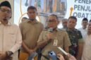 Foto: Wali Kota Jakarta Pusat Arifin memberikan keterangan kepada awak media usai memimpin rapat koordinasi lintas sektor terkait penanganan peredaran obat-obatan terlarang, khususnya tramadol, di kawasan Tanah Abang, Selasa (28/7/2026).