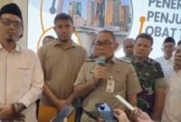 Foto: Wali Kota Jakarta Pusat Arifin memberikan keterangan kepada awak media usai memimpin rapat koordinasi lintas sektor terkait penanganan peredaran obat-obatan terlarang, khususnya tramadol, di kawasan Tanah Abang, Selasa (28/7/2026).