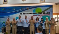 Foto: Direktur Utama RSKO Jakarta, dr. Yuwanda Nova, berfoto bersama narasumber dan peserta usai Forum Konsultasi Publik (FKP) di RSKO Jakarta, Kamis (30/7/2026).