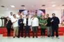 Foto: Kepala Dinas Pemuda dan Olahraga (Dispora) DKI Jakarta Andri Yansyah, Ketua Umum KONI DKI Jakarta Prof. Hidayat Humaid, Ketua Umum Pengprov IKASI DKI Jakarta H. Ghozi Zulazmi, S.IP., bersama pengurus SIWO PWI Jaya.