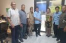 Foto: Perwakilan Majelis Adat Sumedanglarang (MASL), Yayasan Pangeran Sumedang, Rukun Wargi Sumedang, dan koalisi organisasi masyarakat sipil menyerahkan laporan pengaduan resmi kepada BPKP Perwakilan Jawa Barat di Bandung, Jumat (31/7/2026).
