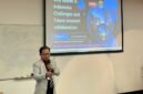 Foto: Dekan Fakultas Kesehatan Masyarakat (FKM) Universitas Hasanuddin, Prof. Sukri Palutturi, mempresentasikan materi berjudul 