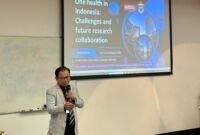 Foto: Dekan Fakultas Kesehatan Masyarakat (FKM) Universitas Hasanuddin, Prof. Sukri Palutturi, mempresentasikan materi berjudul 