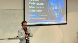 Foto: Dekan Fakultas Kesehatan Masyarakat (FKM) Universitas Hasanuddin, Prof. Sukri Palutturi, mempresentasikan materi berjudul 