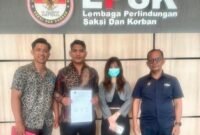 Foto: Korban dugaan kekerasan seksual, penganiayaan, dan percobaan pembunuhan berinisial BSR (23) bersama tim kuasa hukumnya mengajukan permohonan perlindungan ke Lembaga Perlindungan Saksi dan Korban (LPSK), Rabu (8/7/2026). 