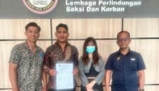 Foto: Korban dugaan kekerasan seksual, penganiayaan, dan percobaan pembunuhan berinisial BSR (23) bersama tim kuasa hukumnya mengajukan permohonan perlindungan ke Lembaga Perlindungan Saksi dan Korban (LPSK), Rabu (8/7/2026).