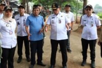 Foto: Wali Kota Administrasi Jakarta Pusat Arifin bersama jajaran Pemerintah Kota Jakarta Pusat meninjau kawasan Jati Pinggir, Kelurahan Petamburan, Kecamatan Tanah Abang, Rabu (22/7/2026).