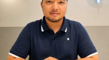 Foto: Agus Rizal Tampilkan Dua Buku Ekonomi Global, Soroti Perang Mata Uang dan Imperialisme Finansial.