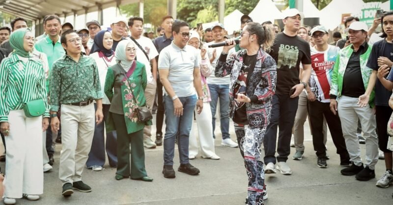 Foto: Duo The Virgin tampil menghibur pengunjung dengan aksi panggung yang energik di ajang Lokarya Fest 2026, Jakarta.