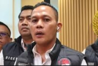 Foto: Kepala Divisi Humas Polri Irjen Pol. Jhonny Edison Isir memberikan keterangan kepada awak media terkait penanganan dugaan keterlibatan sejumlah anggota Polri dalam kasus narkotika di Mabes Polri, Jakarta, Senin (27/7/2026).