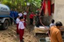 Foto: Distribusi Air Bersih: Personel Koramil 0806-11/Panggul bersama BPBD dan PDAM Kabupaten Trenggalek menyalurkan bantuan 12.000 liter air bersih kepada warga Desa Karangtengah, Kecamatan Panggul, Kabupaten Trenggalek, Rabu (29/7/2026).