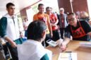 Foto: Wali Kota Administrasi Jakarta Pusat, Arifin (kanan), menjalani pemeriksaan tekanan darah sebagai bagian dari skrining kesehatan sebelum mengikuti tes kebugaran ASN di halaman Kantor Wali Kota Jakarta Pusat, Kamis (30/7/2026). 