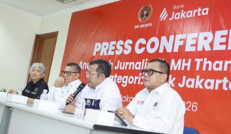Foto: Ketua Panitia MHT PWI Jaya 2026 Arman Suparman (kedua kanan) didampingi Ketua PWI Jaya Kesit Budi Handoyo, Ketua Dewan Juri Bagus Sudarmanto, dan anggota dewan juri memberikan keterangan kepada wartawan saat konferensi pers Anugerah Jurnalistik MHT PWI Jaya 2026 di Sekretariat PWI Jaya, Jakarta, Jumat (31/7/2026).