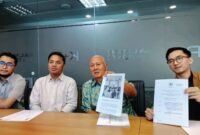 Foto: Kuasa hukum pemilik lahan, Denny Kailimang (kedua kanan). (Dok/okj/fn)