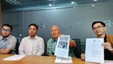 Foto: Kuasa hukum pemilik lahan, Denny Kailimang (kedua kanan). (Dok/okj/fn)