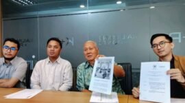 Foto: Kuasa hukum pemilik lahan, Denny Kailimang (kedua kanan). (Dok/okj/fn)