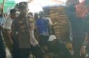 Foto: Tangkapan layar video viral oknum perwira polisi yang diduga intimidasi pedagang pasar Induk Kramat Jati. (Dok-Istimewa)