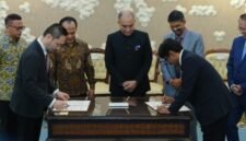 Pemerintah terus memperkuat strategi pengembangan sumber daya manusia (SDM) sebagai fondasi utama untuk mencapai target pertumbuhan ekonomi nasional sebesar 8 persen